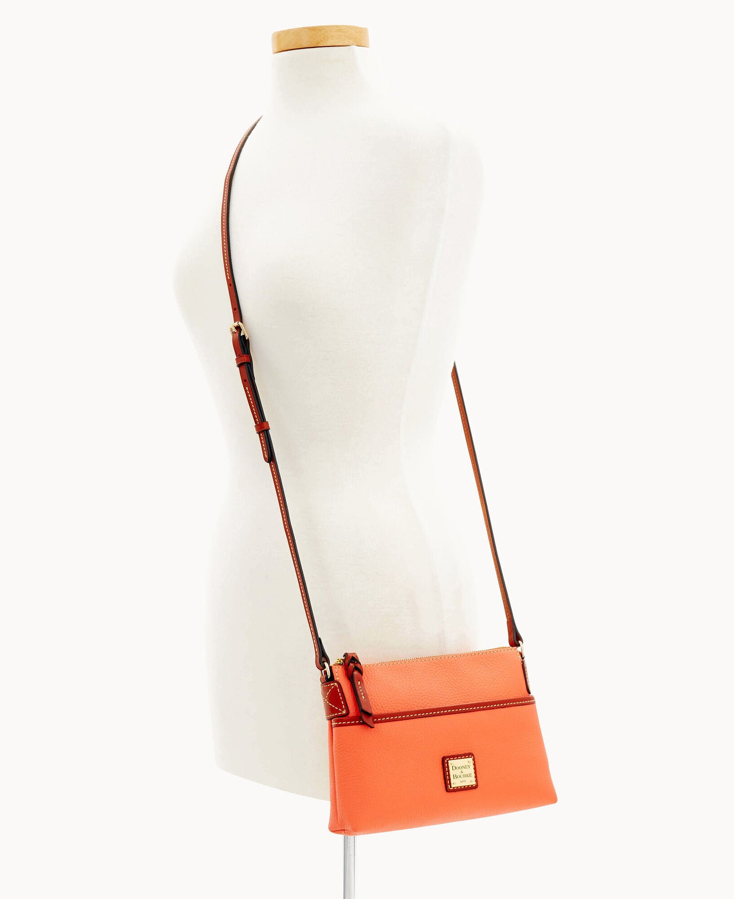 B0018G_AWCRPATN_ALT4