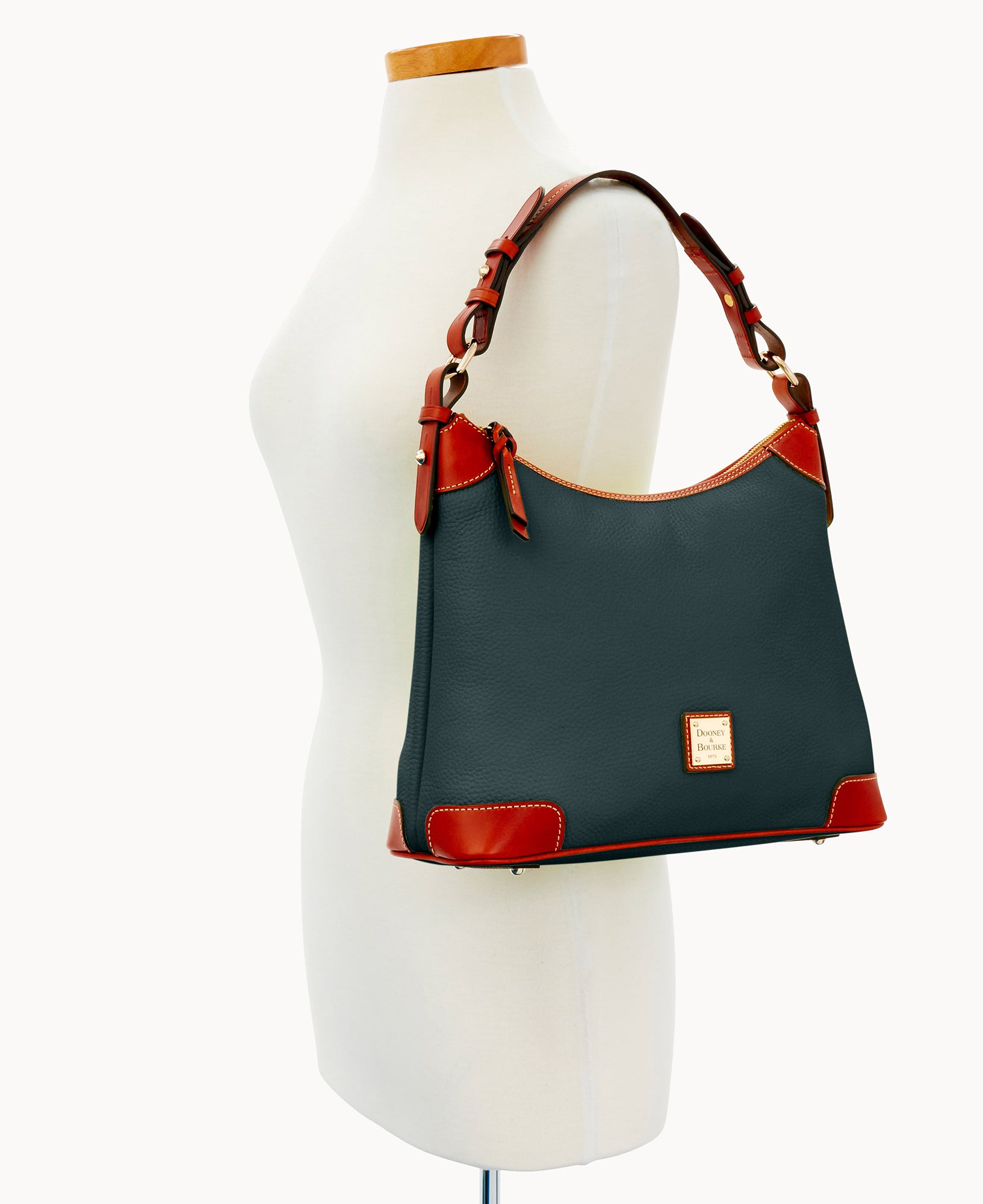 Borsa A Tracolla Dooney & Bourke Kiley Hobo – Pelle Grana Ghiaia, Piccola, Con Tracolla – Colore Nero, Rifiniture Dorate