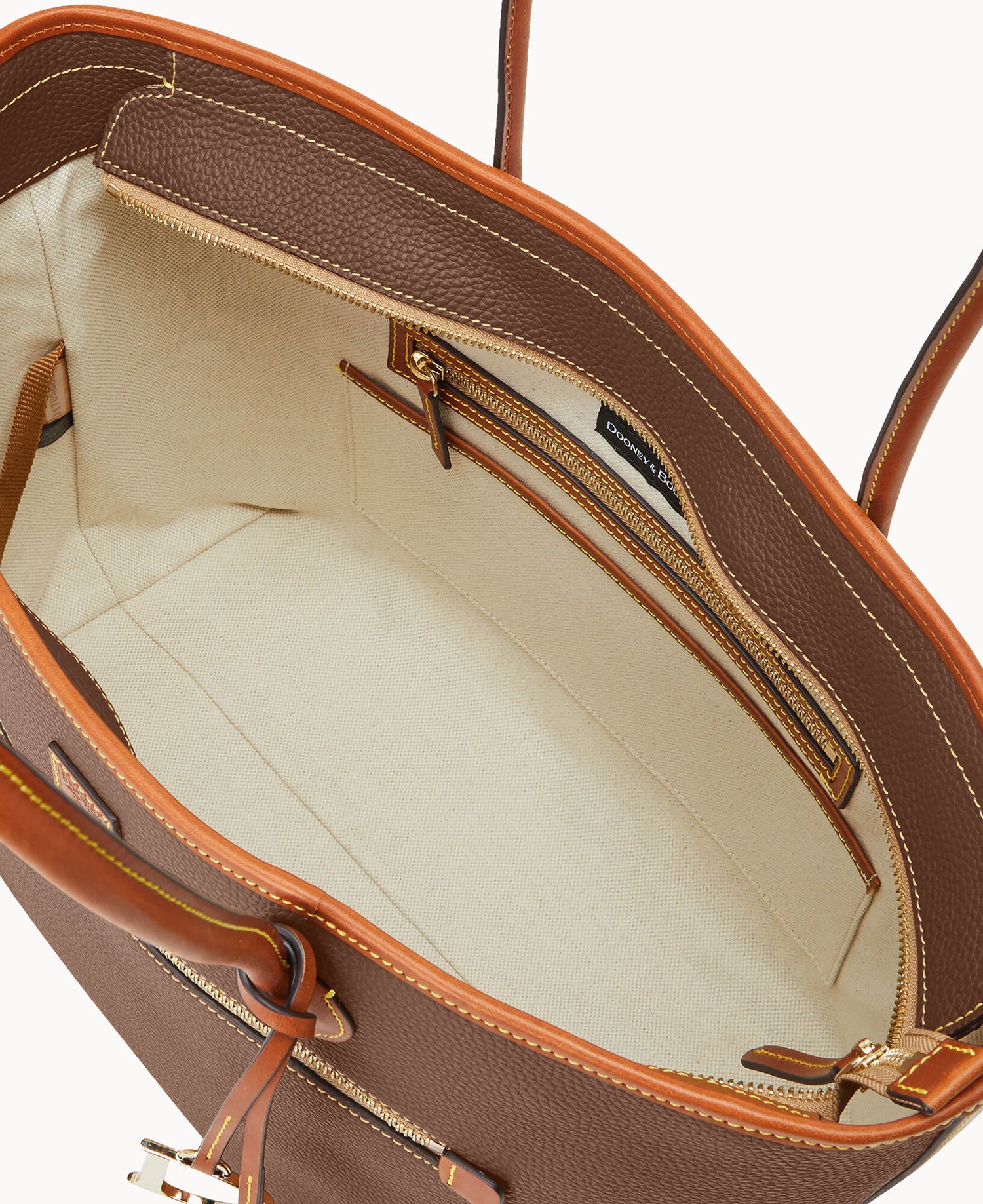 B1965G_9PBFPAKR_ALT2