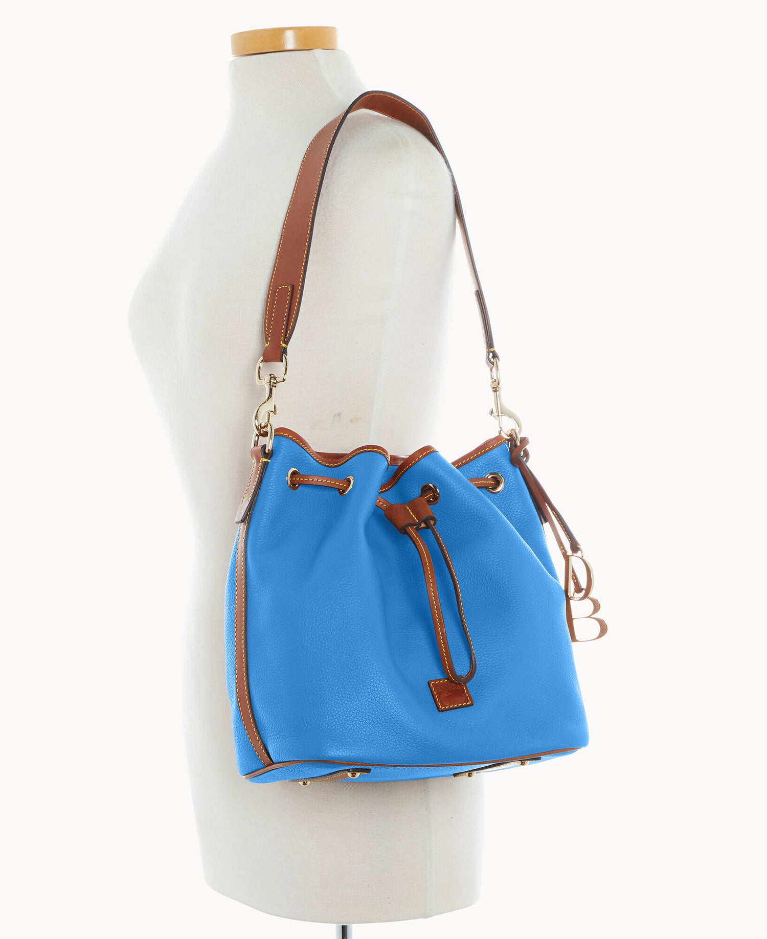 B2548G_9PXUPAKR_ALT4