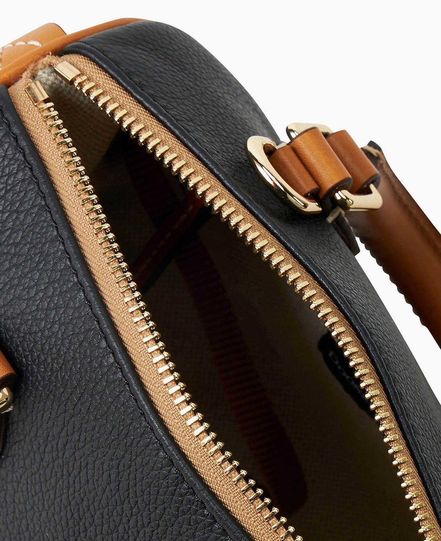 B2573G_UGBLPACM_ALT2