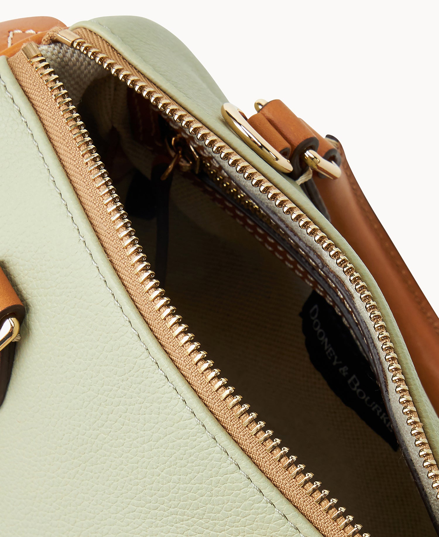 B2573G_UGLGPACM_ALT2