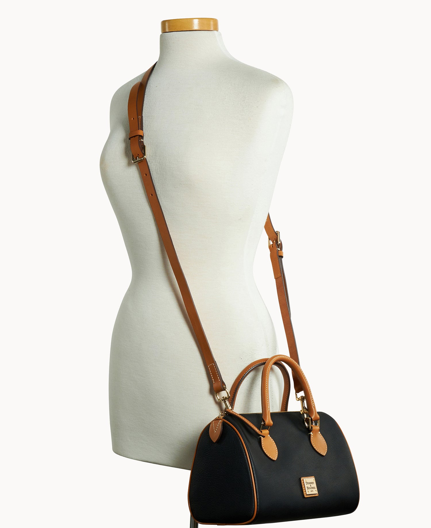 B2574G_UGBLPACM_ALT4