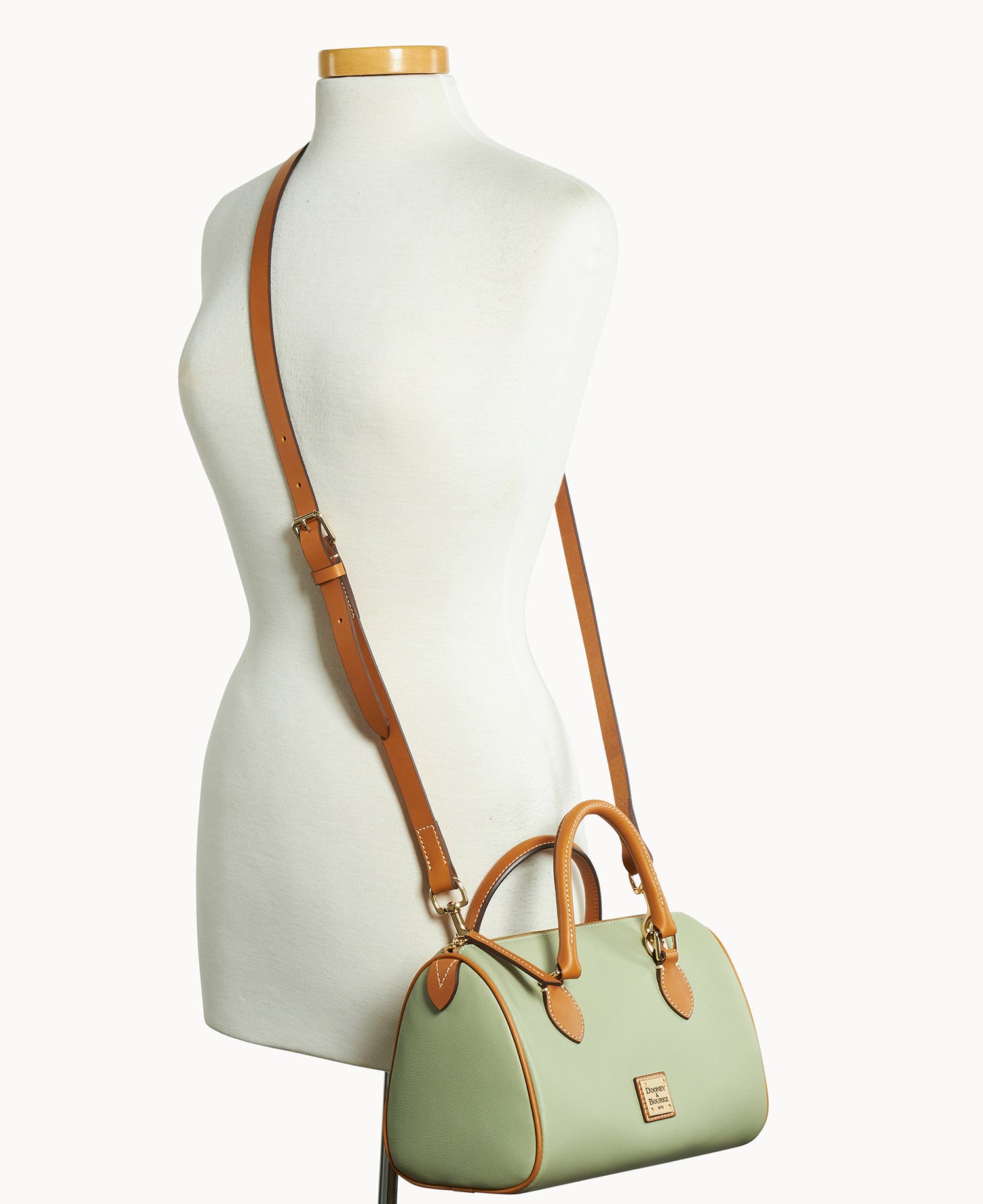 B2574G_UGLGPACM_ALT4