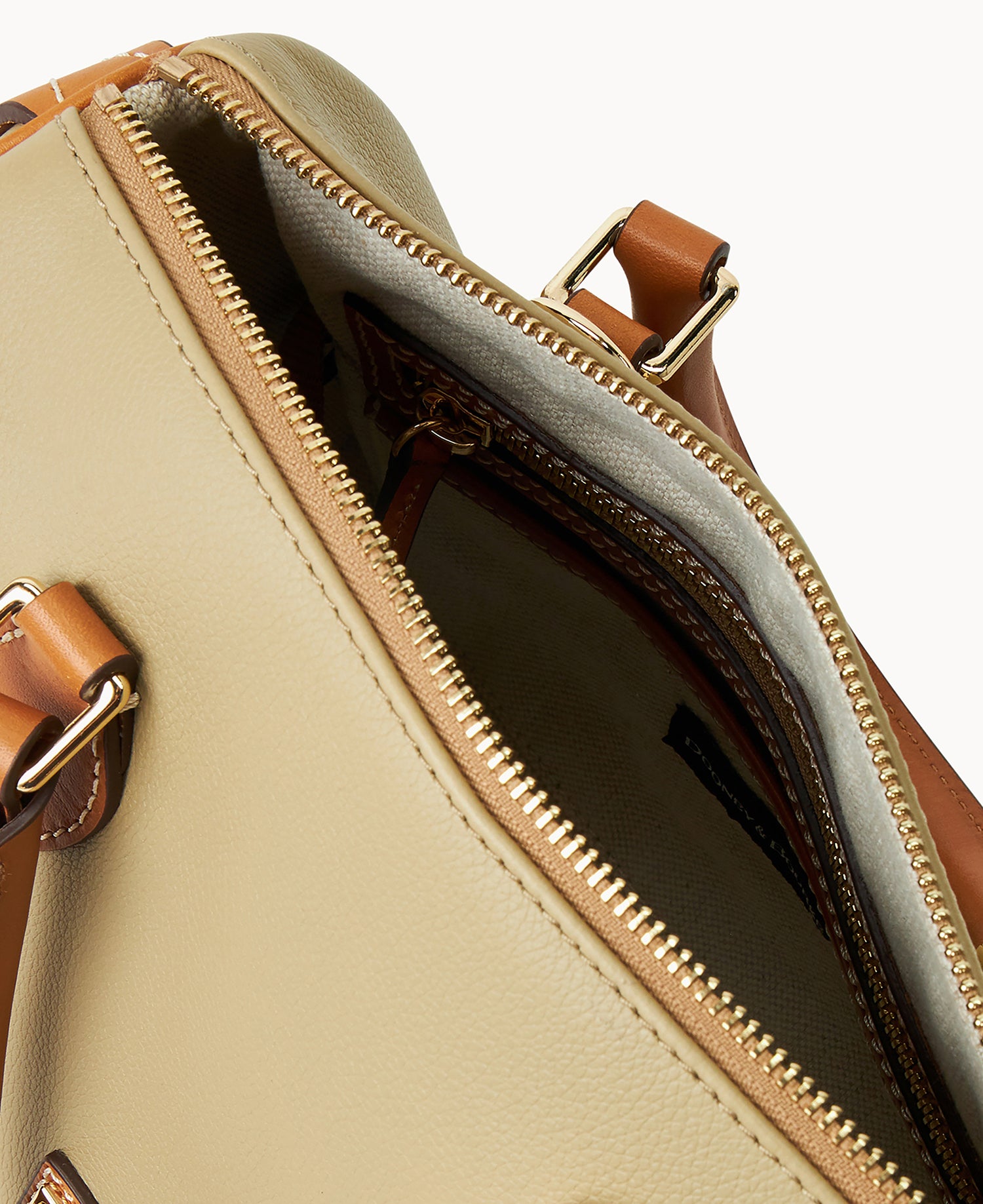 B2574G_UGOLPACM_ALT2