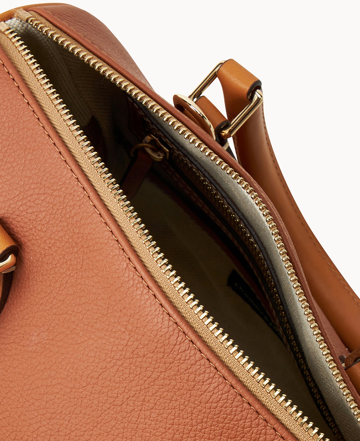 B2574G_UGSTPACM_ALT2