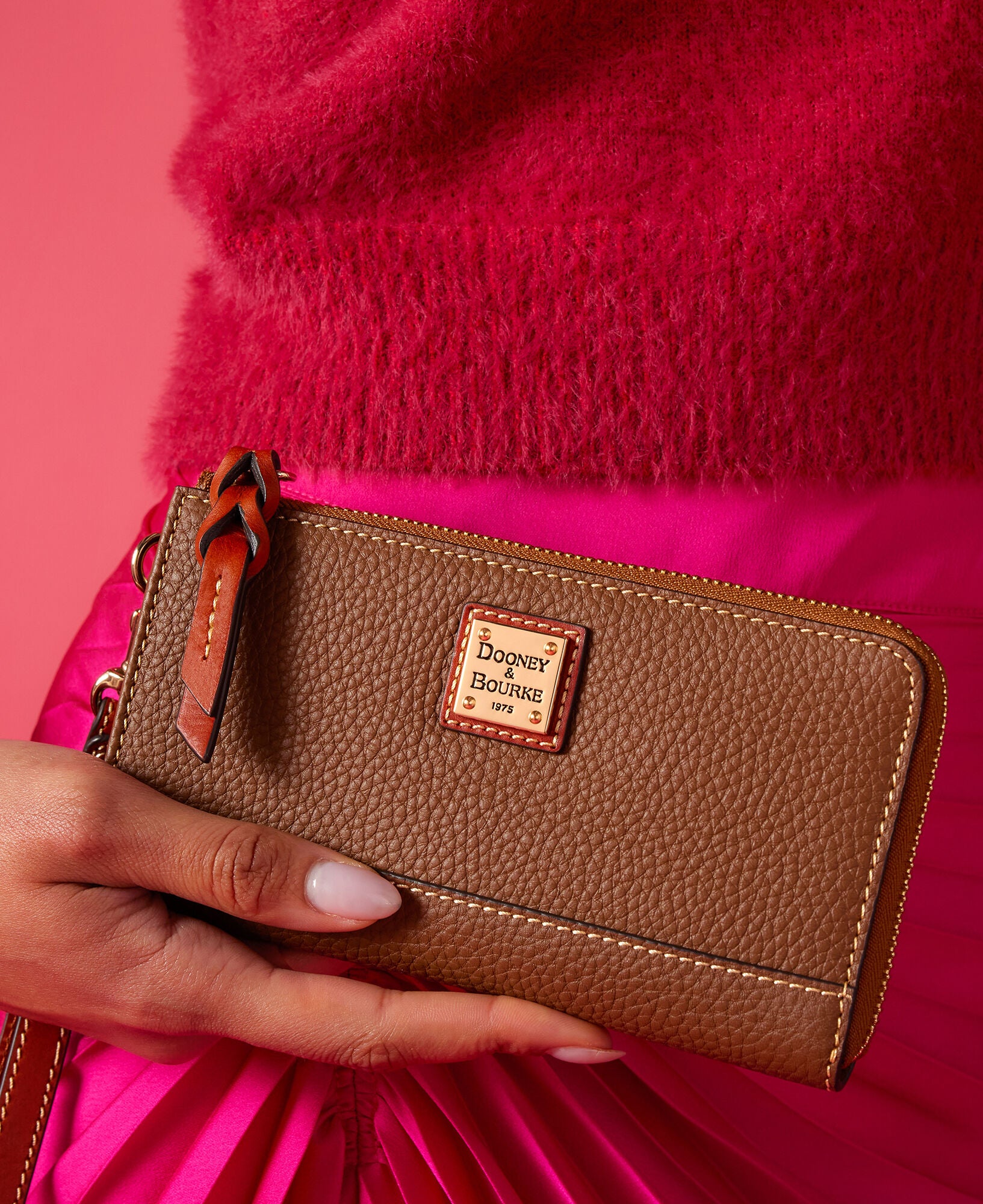 Pebble Grain Folded Zip Wristlet – ILoveDooney