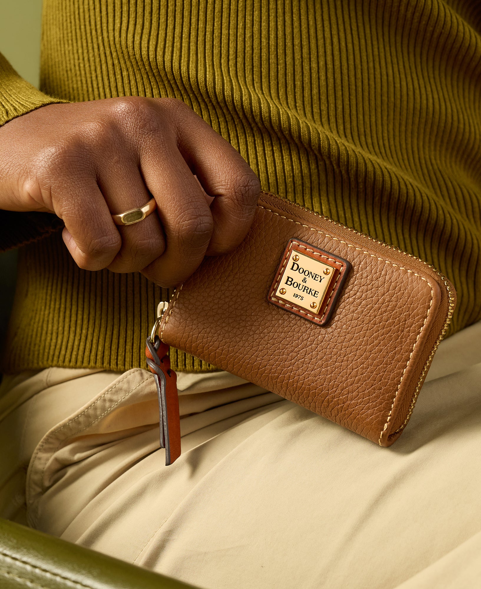 Pebble Grain Large Zip Around Credit Card Case – ILoveDooney