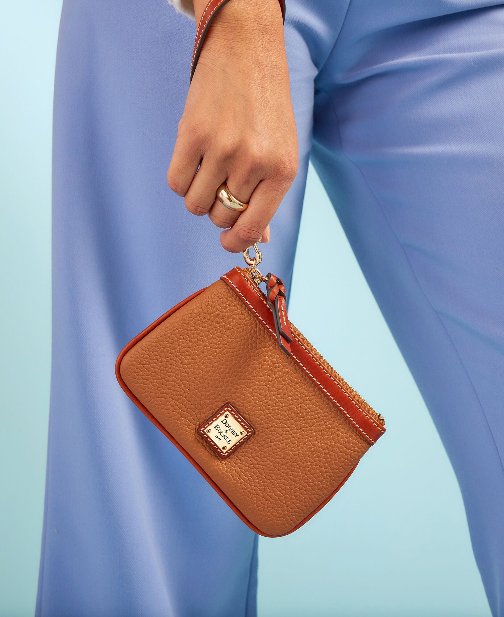 Pebble Grain Medium Wristlet – ILoveDooney